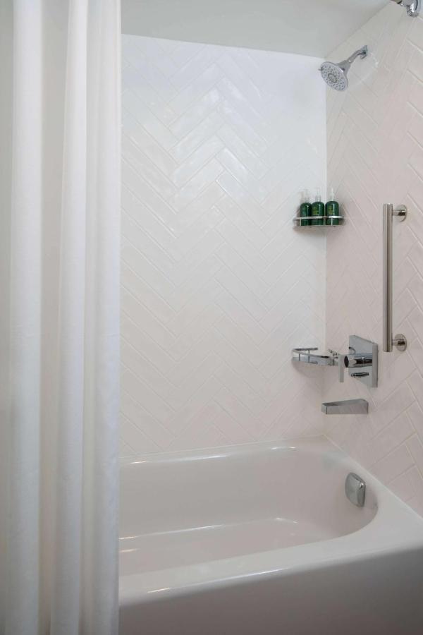 Sonesta Simply Suites Фолс Чърч Екстериор снимка